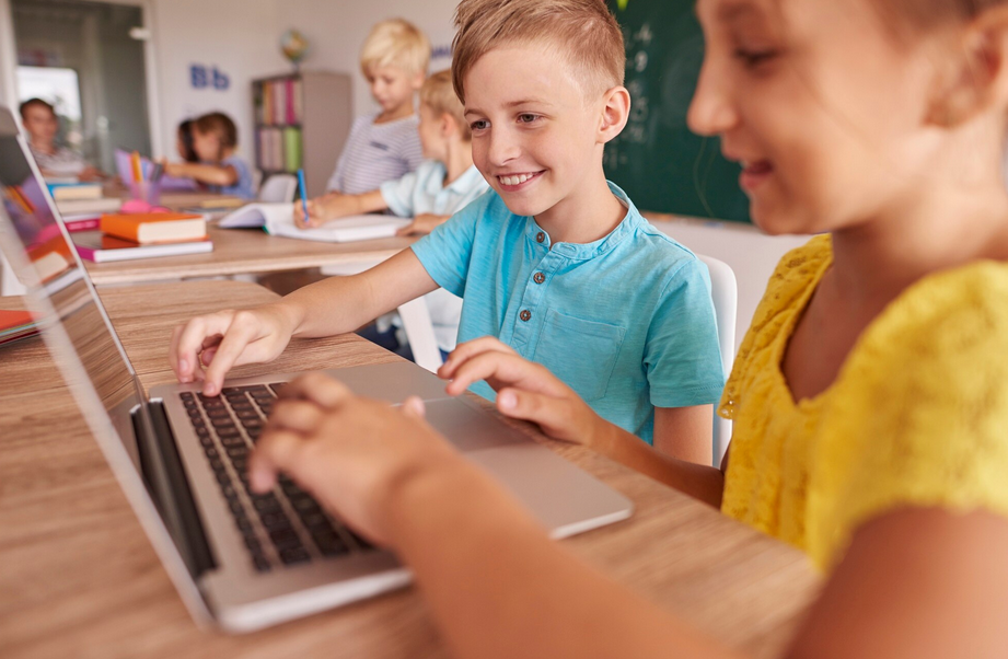 Aplicație educativă digitală – infrastructura modernă pentru învățare, administrare și performanță educațională – by Simavi Aplicație educativă digitală – infrastructura modernă pentru învățare, administrare și performanță educațională - by Simavi